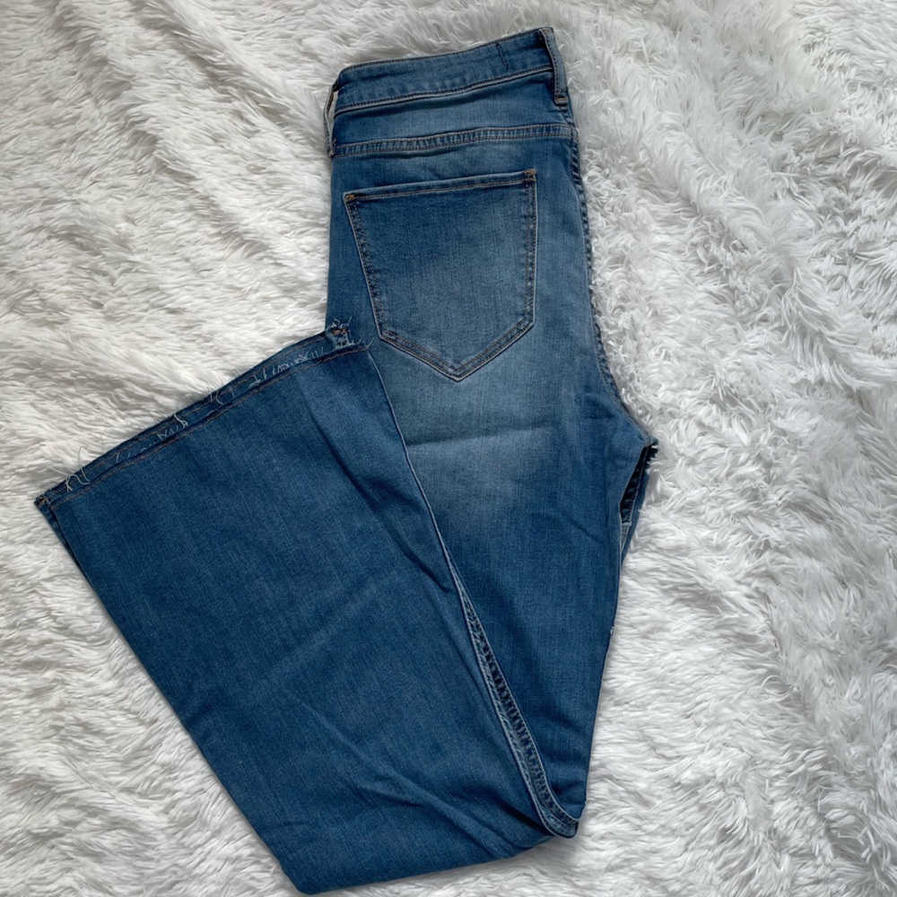 NWT Hollister Patchwork Bell Bottom Jean - Picture 4 of 5